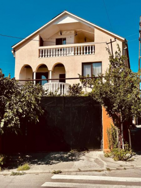Family Guesthouse - MACHARASHVILI